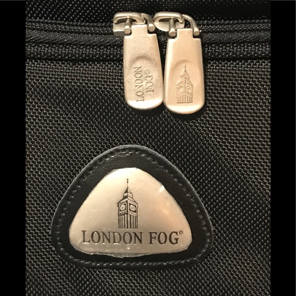 London Fog men’s locked hanging travel bag - Picture 2 of 16